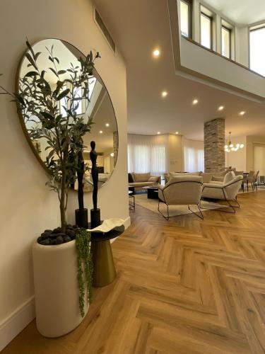 Sunny Coastal villa, luxury gateway! in Caesarea