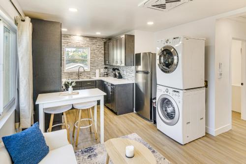 4 Mi to SoFi Stadium Pet-Friendly LA Area Home, Los Ángeles (foto 2)