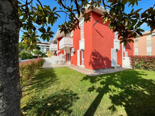 Flat with garden near the beach, Porto Santa Margherita (foto 3)