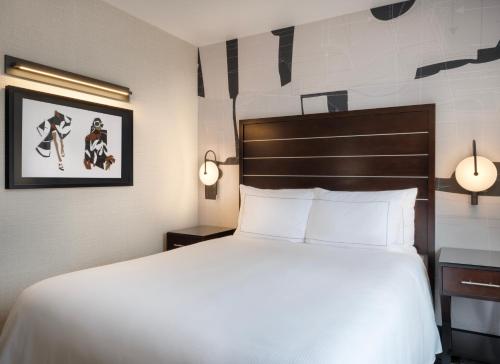 Queen Room image 7