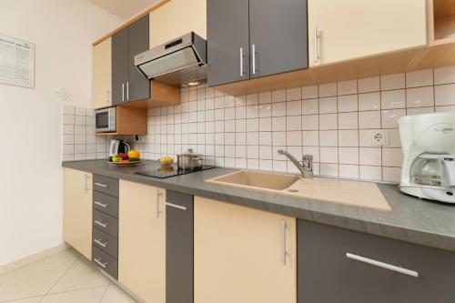 Apartments Kvarner - image 12