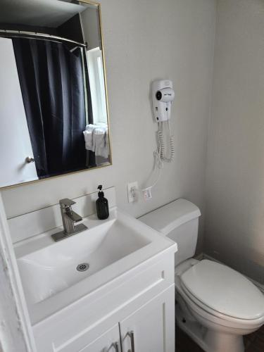 Queen Room image 2
