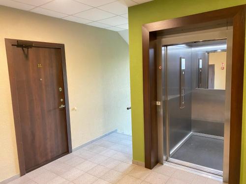 Luxury HOLLYWOOD Apartments in ปูร์มาแล