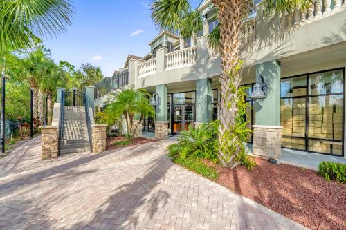 Luxury 3BR Near Disney - Pool and Hot Tub! - image 10