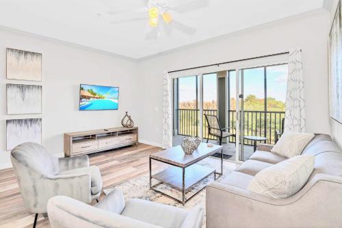 Luxury 3BR Near Disney - Pool and Hot Tub! - image 2