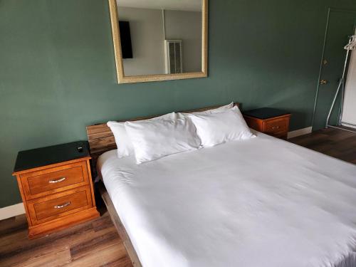 Standard King Room image 1