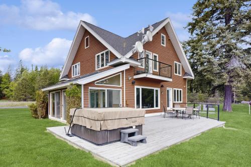 . Lakeview Home with new hot tub - Sleeps 10