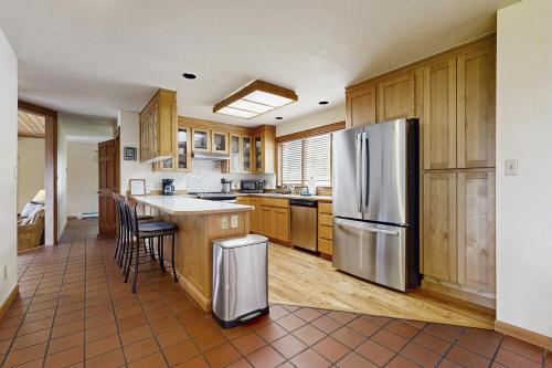 Lakeview Home with new hot tub - Sleeps 10 in Sandpoint (ID)