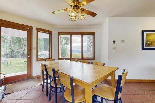 Lakeview Home with new hot tub - Sleeps 10 in Sandpoint (ID)