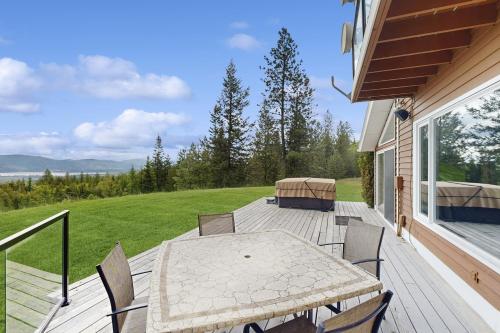 Lakeview Home with new hot tub - Sleeps 10 in Sandpoint (ID)