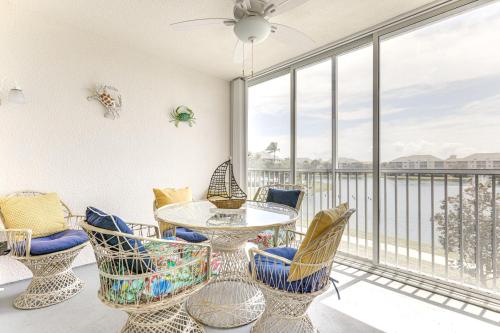 2 Mi to Jupiter Beach Condo with Lake Views in 朱庇特