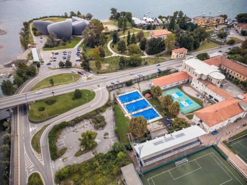 Kert, Al Centro in Verbania