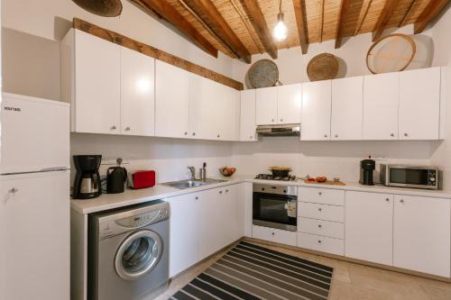 Stonehouse with private swimming pool in Kallepeia