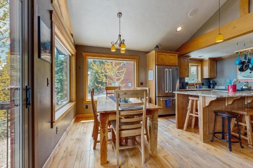 3 Bed 3 Bath Vacation home in Schweitzer Mountain in Σαντπόιντ(Αϊντάχο)