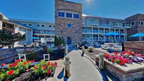 Put-in-Bay Waterfront Condo #202 thumb 3