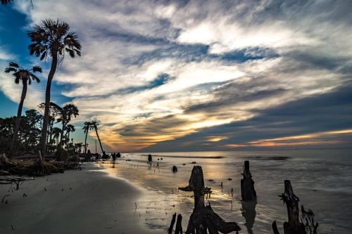 Gritz & Giggles, Where Southern Charm Meets Belly Laughs in Port Royal
