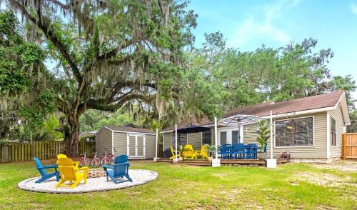 Gritz & Giggles, Where Southern Charm Meets Belly Laughs in Port Royal
