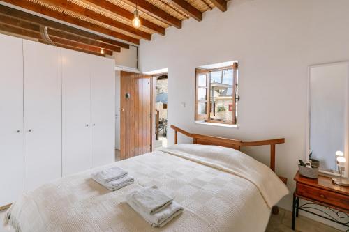 Stonehouse with private swimming pool in 卡萊佩伊亞