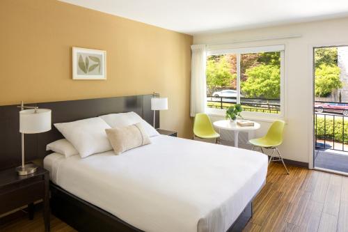 Standard Queen Room image 2