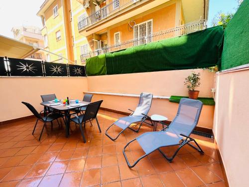 Holidays in Battistini terrace and metro A, Roma (foto 8)