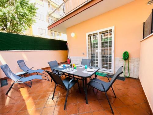 Holidays in Battistini terrace and metro A, Roma (foto 6)