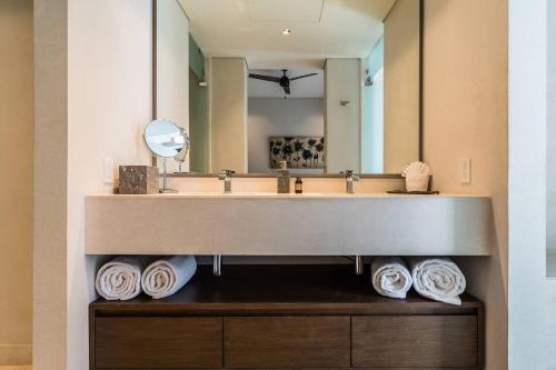 2 BR Condo at Cabo Marina Private Jacuzzi & Grill - image 4