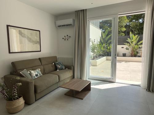 One-Bedroom Standard Apartment image 9