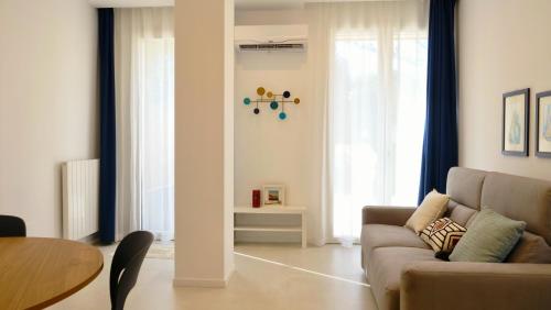 Two-Bedroom Deluxe Apartment image 10