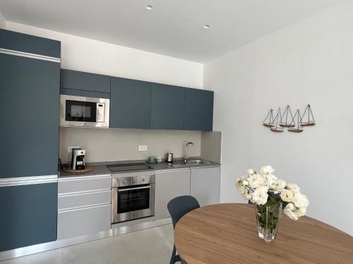 Two-Bedroom Deluxe Apartment image 9