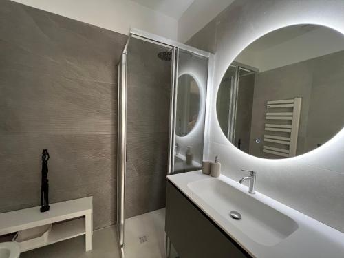 Two-Bedroom Deluxe Apartment image 6