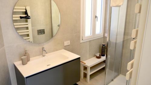 Two-Bedroom Deluxe Apartment image 4