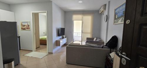 One-Bedroom Apartment image 7