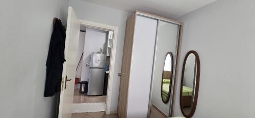 One-Bedroom Apartment image 6