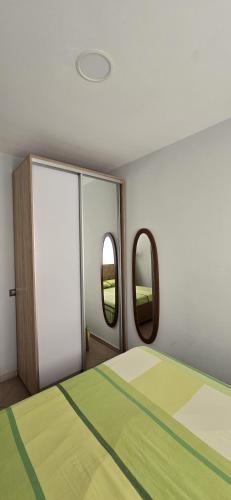 One-Bedroom Apartment image 4