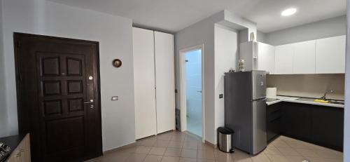 One-Bedroom Apartment image 1
