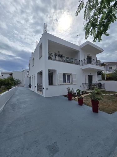 tuin, White Pebble in Skiathos Island