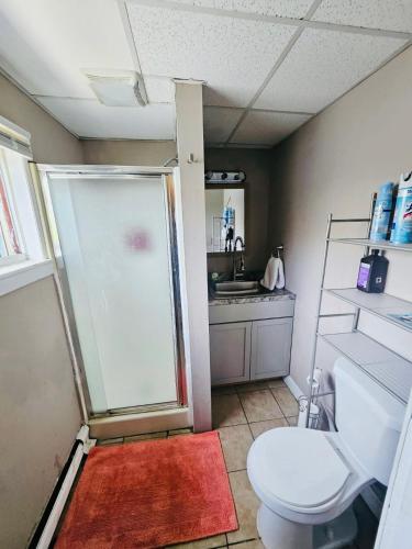 Large room near Whole Foods, Brown University with shared bathroom and kitchen in Providence, USA