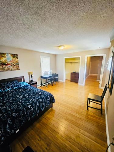 Large room near Whole Foods, Brown University with shared bathroom and kitchen in Providence, USA