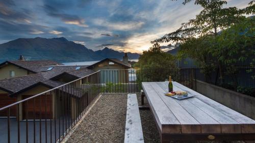 Villa Ranui Hot Tub Free Parking Lake Views - image 6