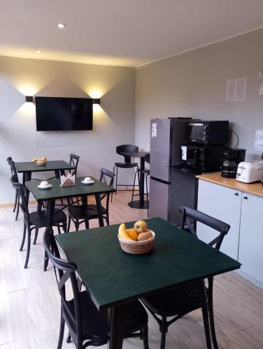 virtuve, Hotel Bacaris in Puerto Trankvilo