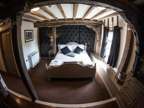 The Riverside Inn - image 3