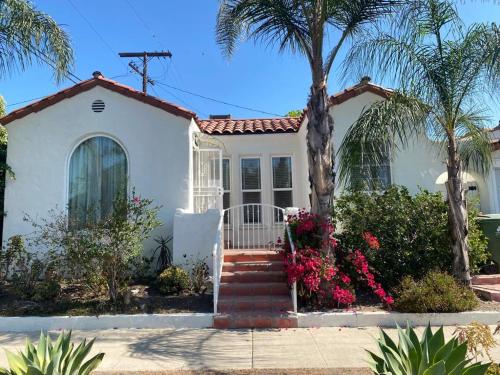 Spanish Cottage on Rosewood Avenue, Los Angeles , Melrose Village