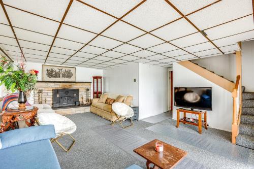 Manistee Forest Retreat: Group-Friendly Lake House in Branch Township (MI)