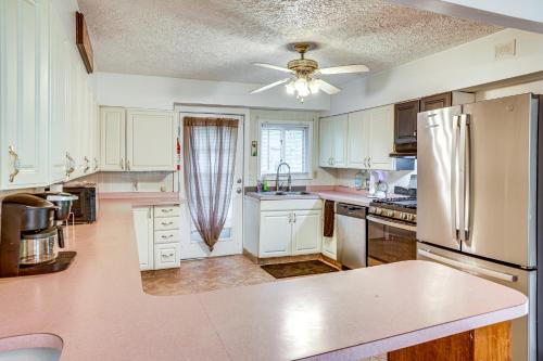 Manistee Forest Retreat: Group-Friendly Lake House in Branch Township (MI)