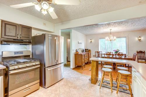 Manistee Forest Retreat: Group-Friendly Lake House in Branch Township (MI)