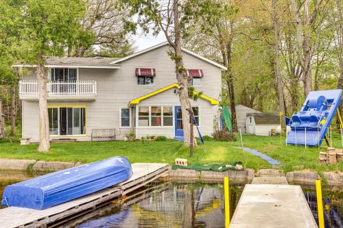 Manistee Forest Retreat: Group-Friendly Lake House in Branch Township (MI)