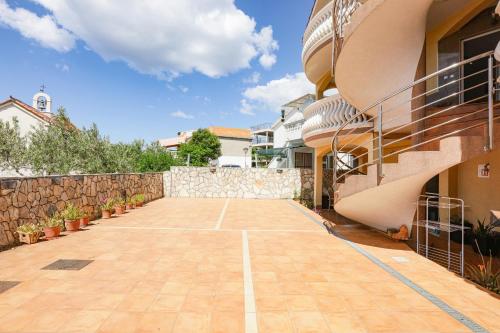 Apartments with parking space Vodice - 13973 - image 4