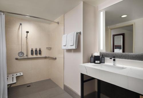 Sheraton Ontario Airport Hotel - image 12