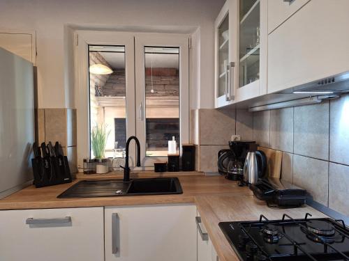 ห้องครัว, Family friendly house with a swimming pool Praznica, Brac - 24570 in ปราซนิซา
