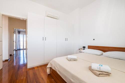 Two-Bedroom Apartment with Balcony and Sea View image 10
